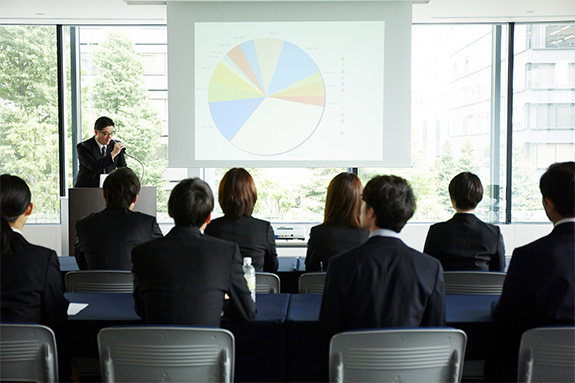 写真：安全衛生教育のイメージ
