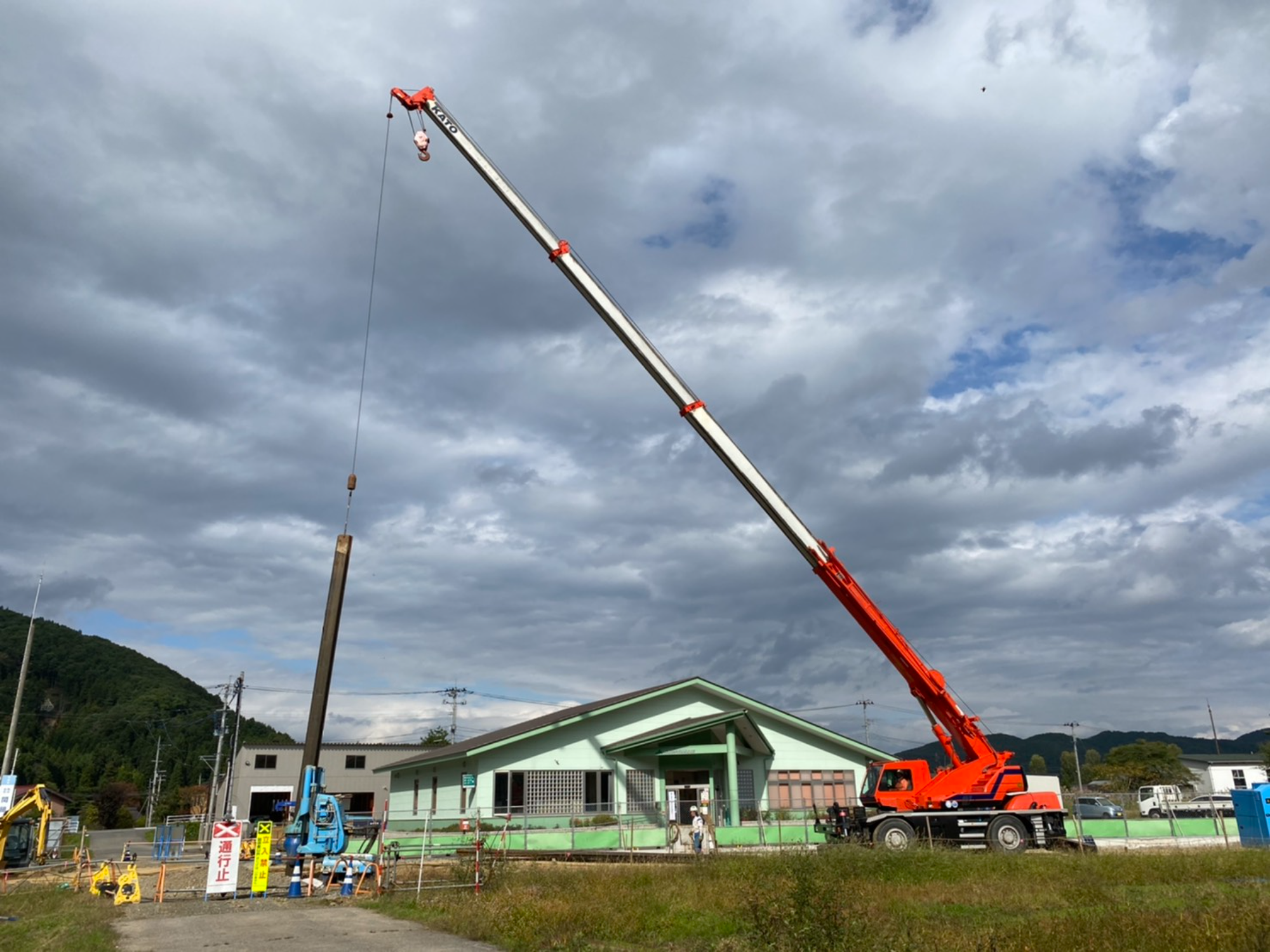写真：25tラフタークレーン　KR-25H-V6